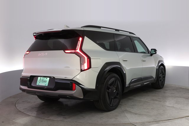 2024 Kia EV9 — photo 2 of 21