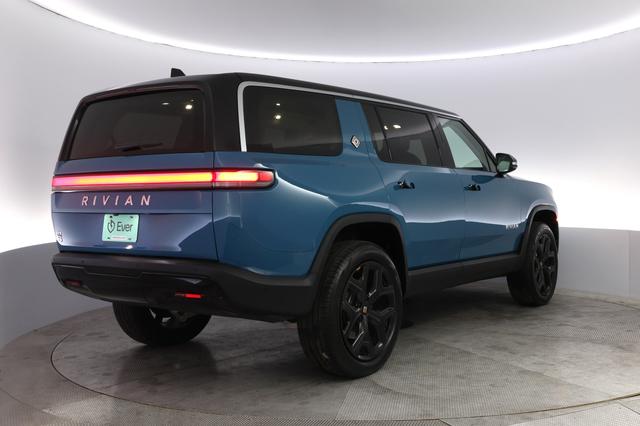2024 Rivian R1S — photo 2 of 24