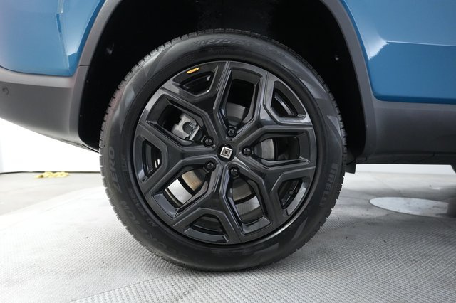 2024 Rivian R1S — photo 17 of 24