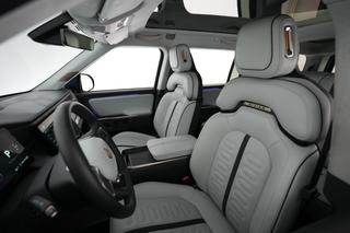2024 Rivian R1S — photo 3 of 24