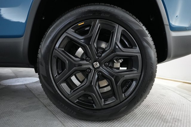 2024 Rivian R1S — photo 15 of 24