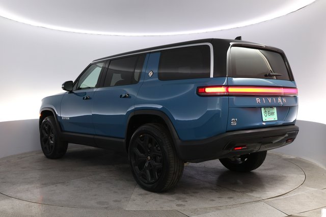 2024 Rivian R1S — photo 13 of 24