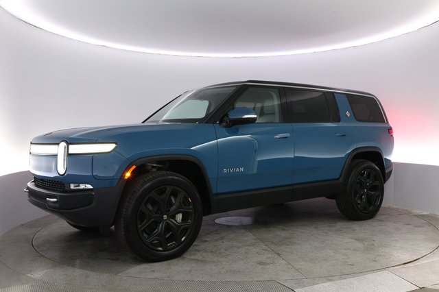 2024 Rivian R1S — photo 14 of 24