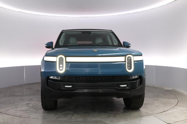 2024 Rivian R1S — photo 9 of 24