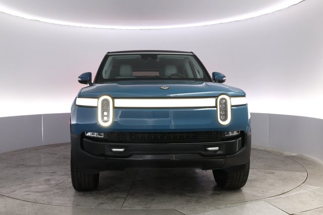 2024 Rivian R1S — photo 9 of 24
