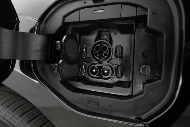2024 Toyota bZ4X — photo 8 of 19
