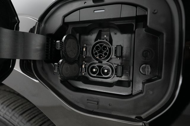 2024 Toyota bZ4X — photo 8 of 19