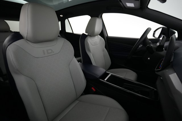 2024 Volkswagen ID.4 — photo 18 of 20
