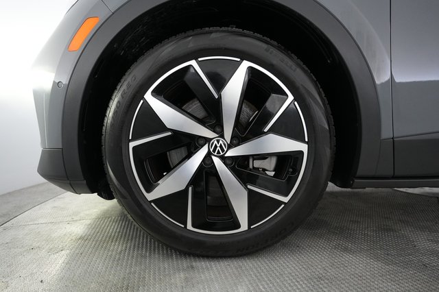 2024 Volkswagen ID.4 — photo 17 of 20