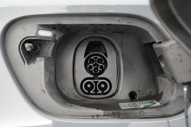 2024 Volkswagen ID.4 — photo 8 of 20