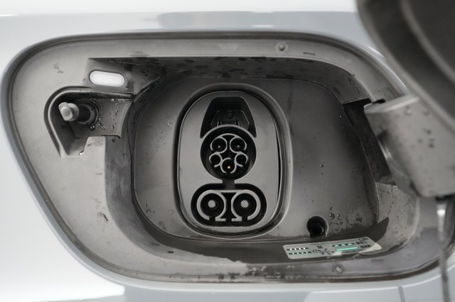 2024 Volkswagen ID.4 — photo 8 of 20