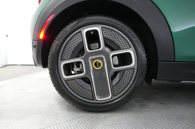 2024 MINI Cooper SE — photo 16 of 19