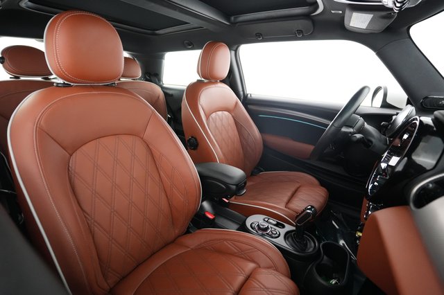 2024 MINI Cooper SE — photo 18 of 19
