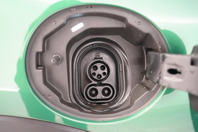 2024 MINI Cooper SE — photo 8 of 19