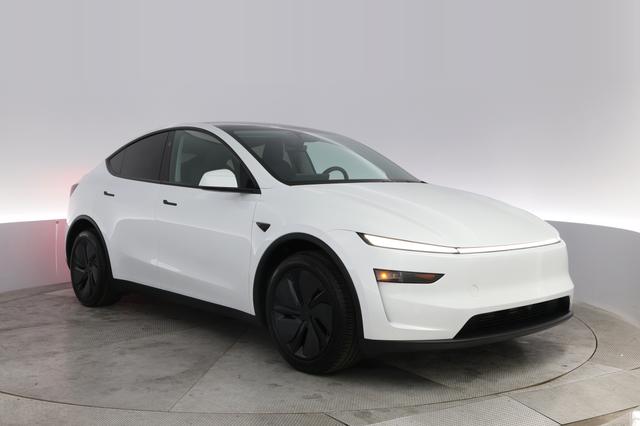 2026 Tesla Model Y — photo 10 of 20
