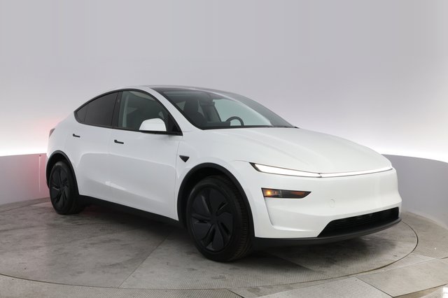 2026 Tesla Model Y — photo 10 of 20
