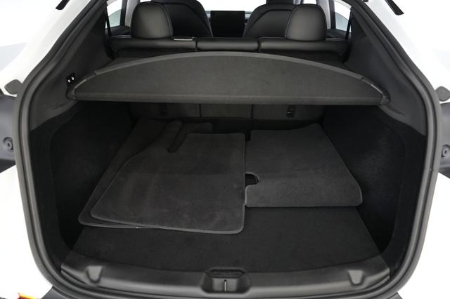 2026 Tesla Model Y — photo 6 of 20