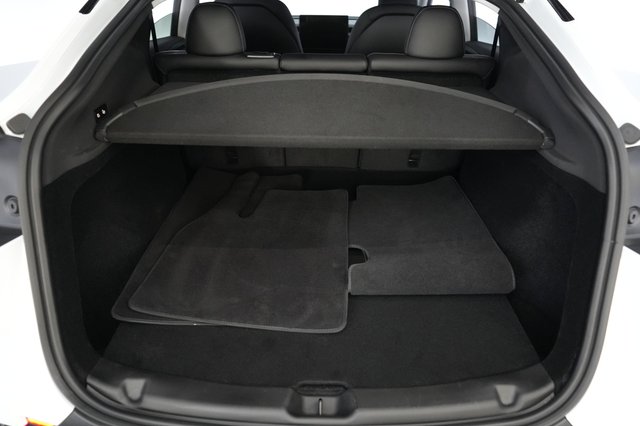 2026 Tesla Model Y — photo 6 of 20