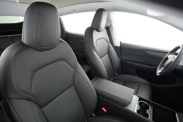 2026 Tesla Model Y — photo 17 of 20