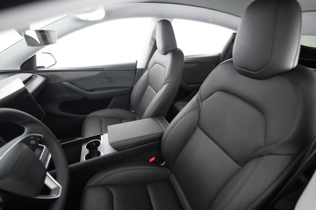 2026 Tesla Model Y — photo 3 of 20