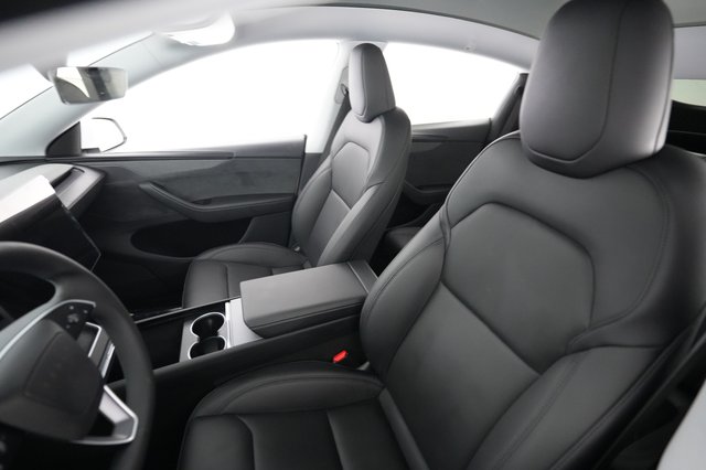 2026 Tesla Model Y — photo 3 of 20