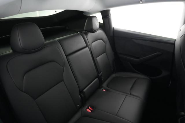 2026 Tesla Model Y — photo 4 of 20