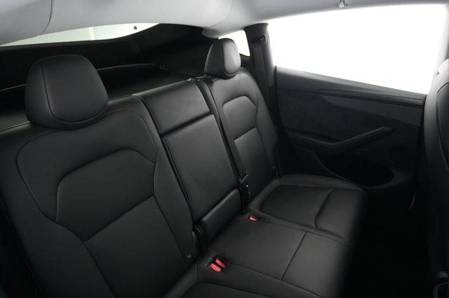 2026 Tesla Model Y — photo 4 of 20