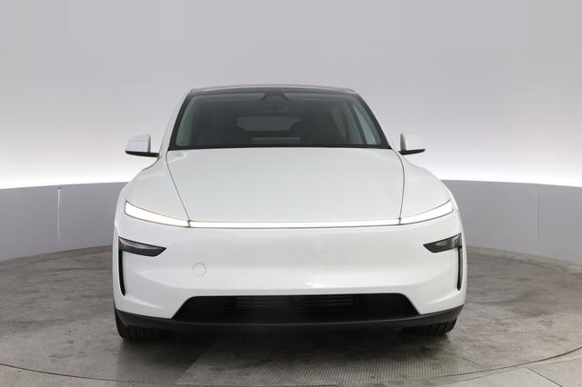 2026 Tesla Model Y — photo 9 of 20