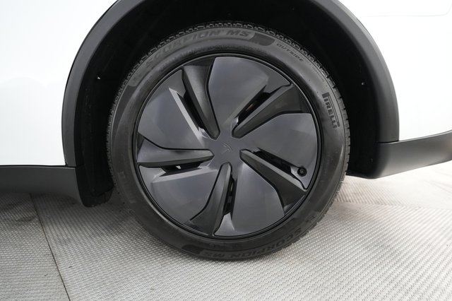 2026 Tesla Model Y — photo 15 of 20
