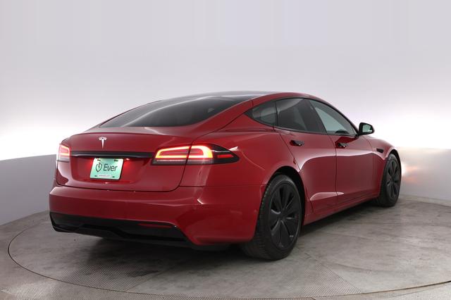 2022 Tesla Model S — photo 2 of 21