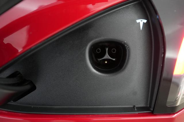 2022 Tesla Model S — photo 8 of 21