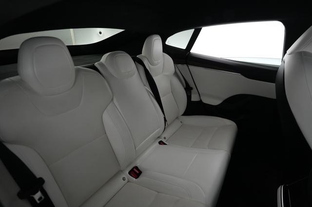 2022 Tesla Model S — photo 4 of 21