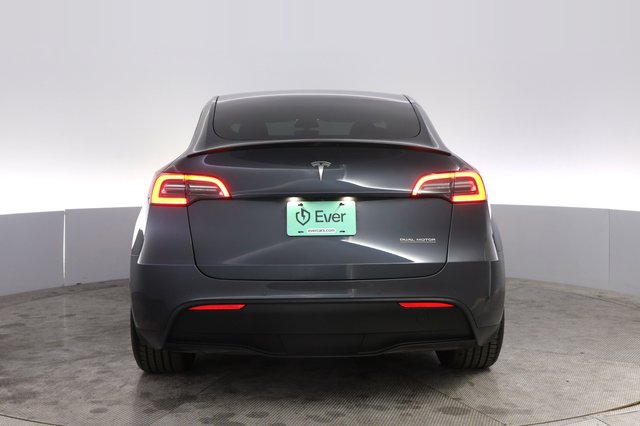 2022 Tesla Model Y — photo 12 of 21