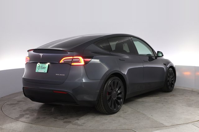 2022 Tesla Model Y — photo 2 of 21
