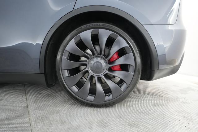 2022 Tesla Model Y — photo 7 of 21