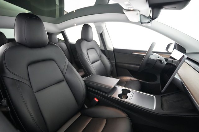 2022 Tesla Model Y — photo 18 of 21