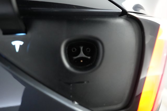 2022 Tesla Model Y — photo 8 of 21