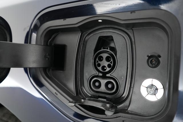 2023 Ford F-150 Lightning — photo 8 of 15