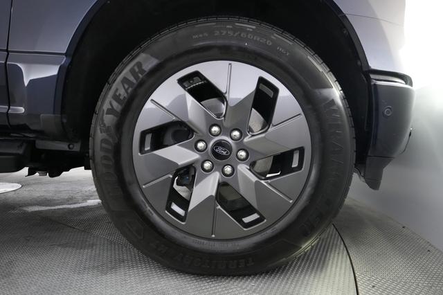 2023 Ford F-150 Lightning — photo 9 of 15