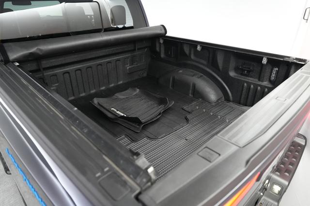 2023 Ford F-150 Lightning — photo 6 of 15