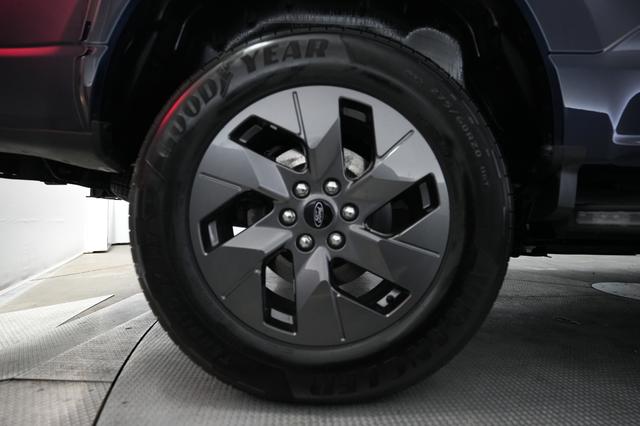 2023 Ford F-150 Lightning — photo 7 of 15
