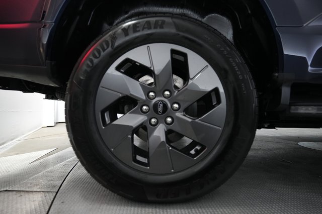 2023 Ford F-150 Lightning — photo 7 of 15