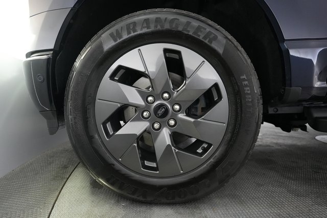 2023 Ford F-150 Lightning — photo 11 of 15