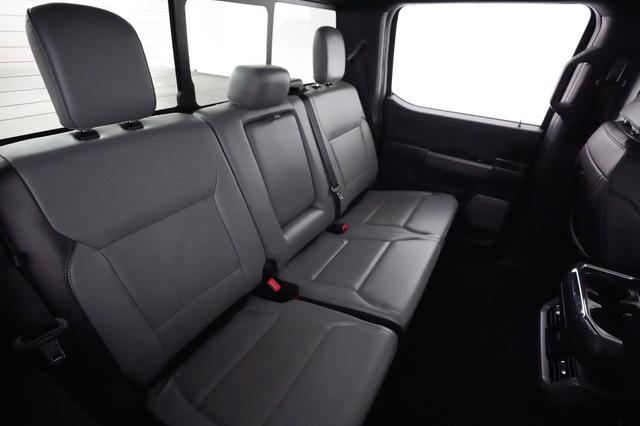 2023 Ford F-150 Lightning — photo 4 of 15
