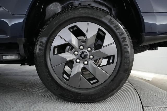 2023 Ford F-150 Lightning — photo 10 of 15