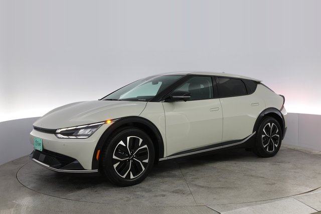 2023 Kia EV6 — photo 14 of 20