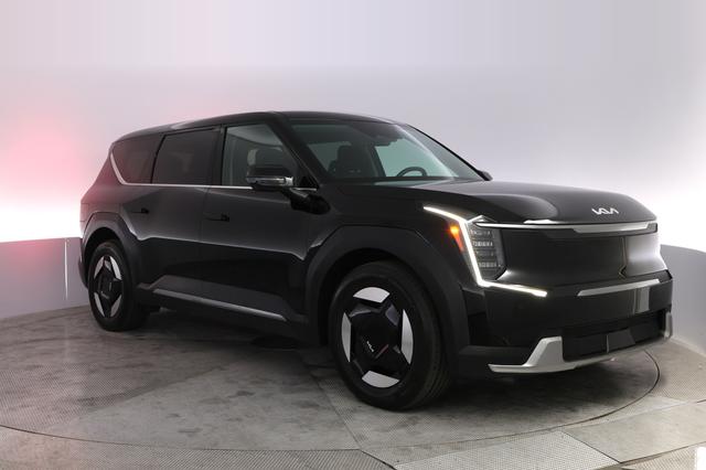 2024 Kia EV9 — photo 10 of 23