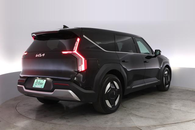 2024 Kia EV9 — photo 2 of 23