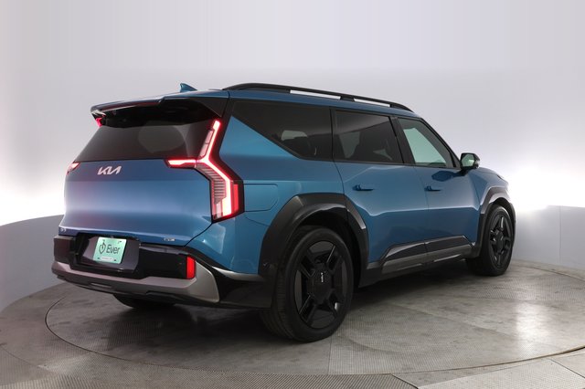 2024 Kia EV9 — photo 2 of 23