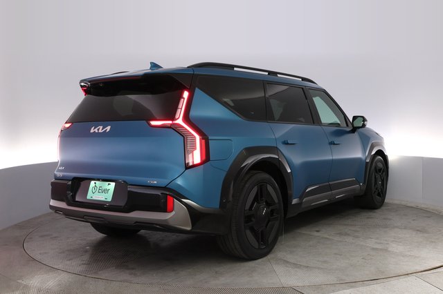 2024 Kia EV9 — photo 2 of 21